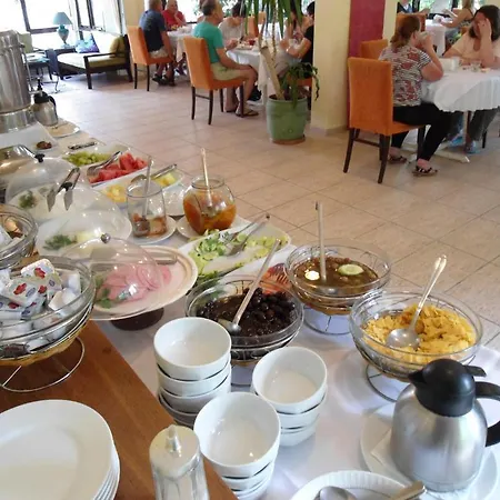 Pinar Hotell 2*